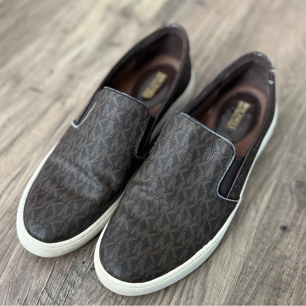 Michael Kors slide ons